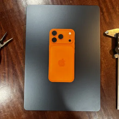 Mô Hình iPhone 17 Pro Max - Kính Lưng Khổng Lồ