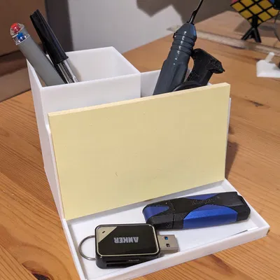 Kệ Đựng Đồ Văn Phòng Có Khe Cắm Giấy Post-it Rộng