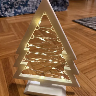 Cây Thông Noel Có Dây Đèn Trang Trí