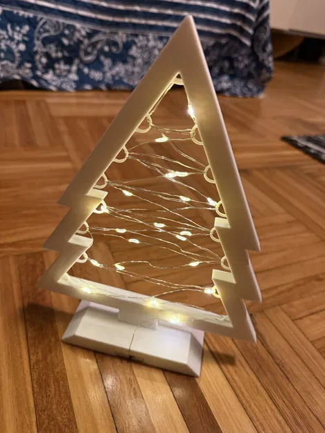 Cây Thông Noel Có Dây Đèn Trang Trí - Image 2