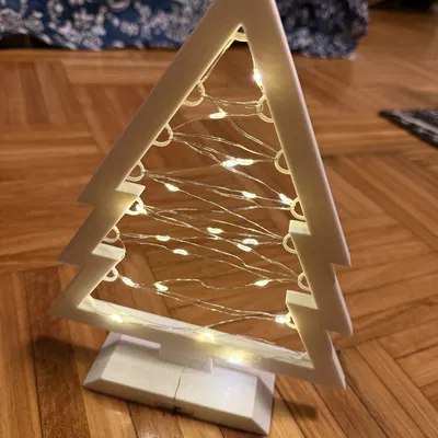 Cây Thông Noel Có Dây Đèn Trang Trí