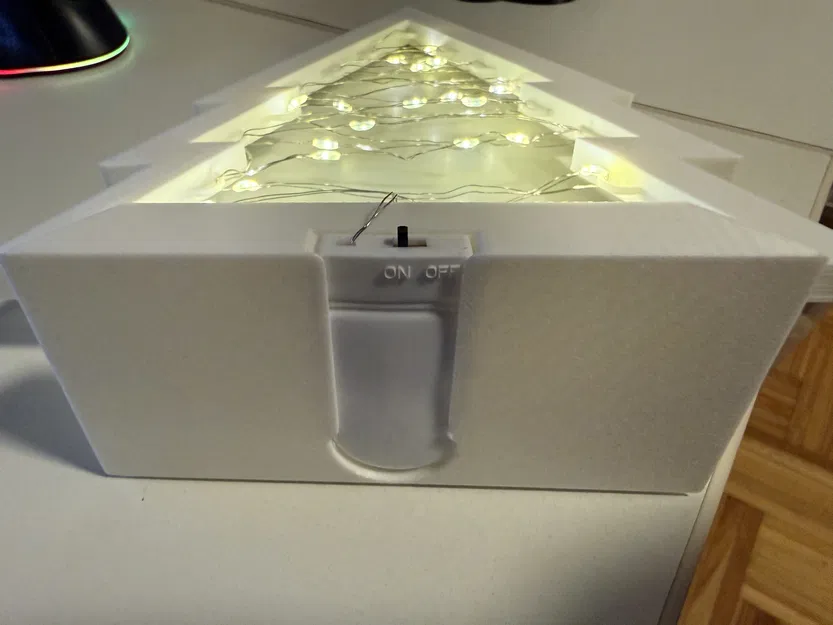 Cây Thông Noel Có Dây Đèn Trang Trí - Image 3