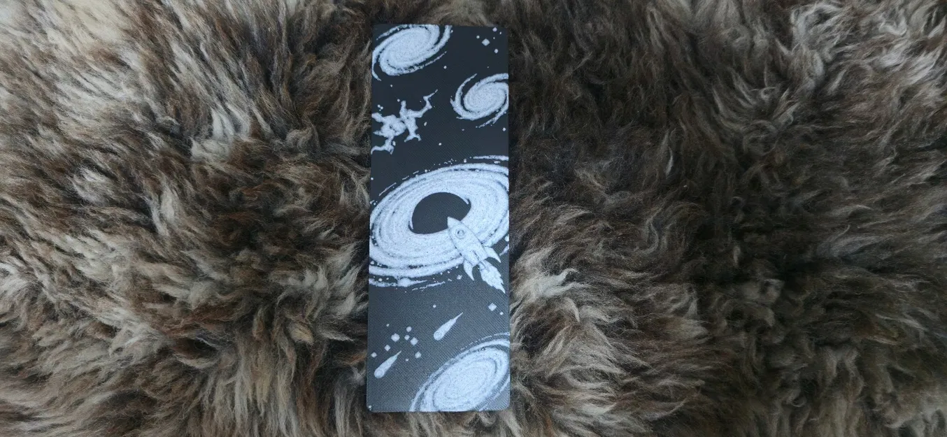 Kẹp Sách Phi Hành Gia Bay Qua Hố Đen Khoa Học Viễn Tưởng - Image 1