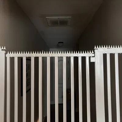 Chắn Cổng Gai Cho Thú Cưng