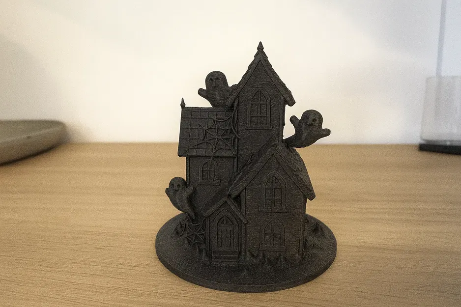 Ngôi Nhà Ma Ám Đáng Yêu - Image 2