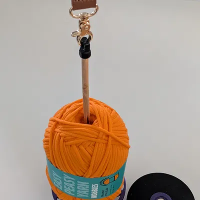 Giá Đỡ Cuộn Len Hoa Anh Đào