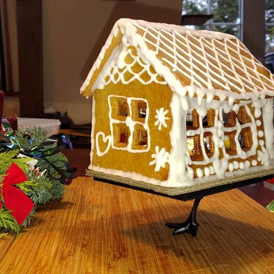 Đế Nhà Bánh Gừng Có Chân Gà