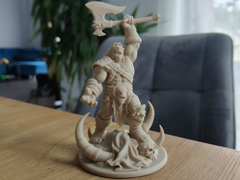 Tượng Orc Bò Đứng Trên Đầu Lâu Quỷ - WoW Warcraft - Image 1