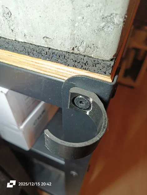 Halterung - Đế Giữ Máy Hút Bụi - Image 1