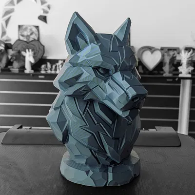 Zephyron – Sói Răng Bão