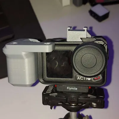 Tay cầm Osmo Action có khe cắm đèn (bởi Justin.D)