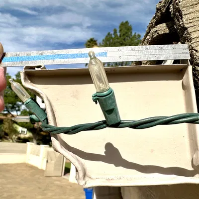 Kẹp máng xối đèn Giáng Sinh