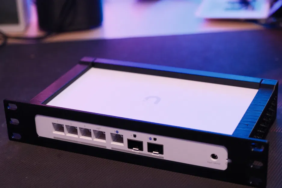 Giá đỡ gắn rack UCG Fiber (1U, 10 inch) - Image 2