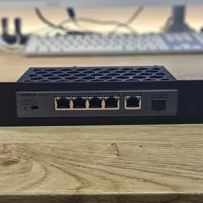 Giá đỡ Rack 19 inch cho Ugreen 2.5GBit Switch CM753