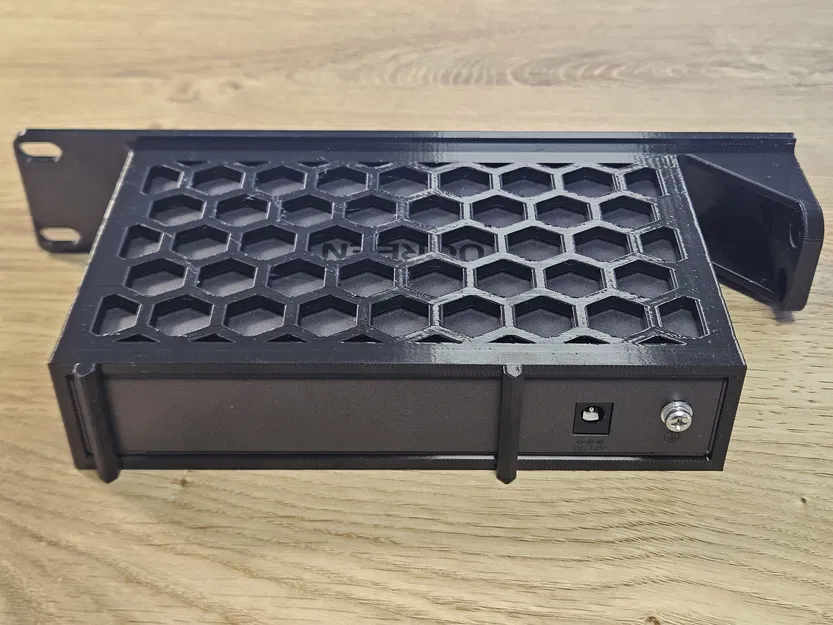 Giá đỡ Rack 19 inch cho Ugreen 2.5GBit Switch CM753 - Image 4