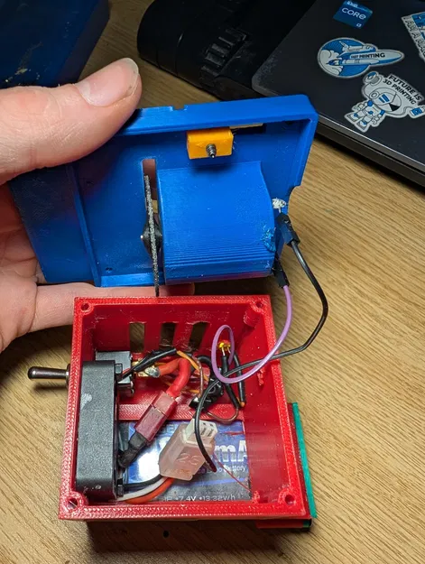 Cưa Bàn Nhỏ Nhất Thế Giới - Image 4