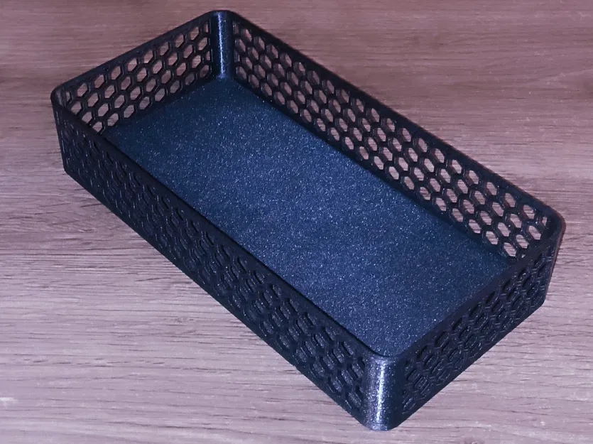 Hộp với các lỗ lục giác - Image 1