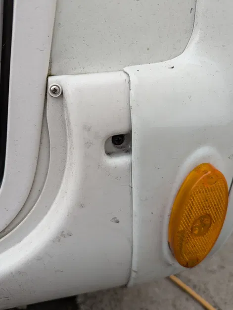 Nắp Che Ốc Sau Xe Benimar - Image 3