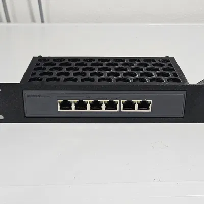 Giá đỡ rack 19 inch Ugreen Poe Switch CM741