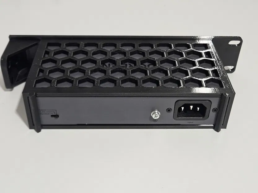 Giá đỡ rack 19 inch Ugreen Poe Switch CM741 - Image 4