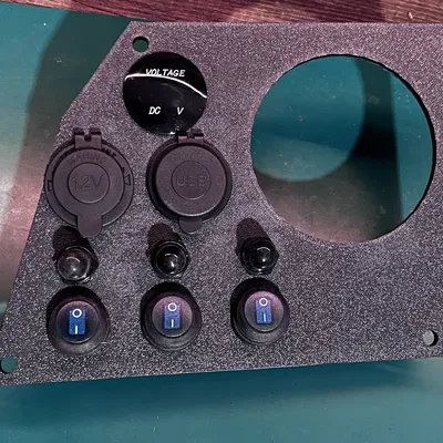 Bảng Điều Khiển Thuyền Có Lỗ Cắm Nút