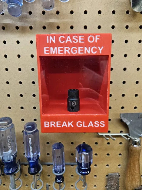 Trong trường hợp khẩn cấp, hãy phá kính - Image 2