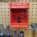 Trong trường hợp khẩn cấp, hãy phá kính - Thumbnail 2