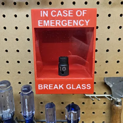 Trong trường hợp khẩn cấp, hãy phá kính