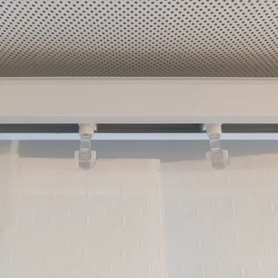 Chặn Lá Màn Rèm Phía Trên