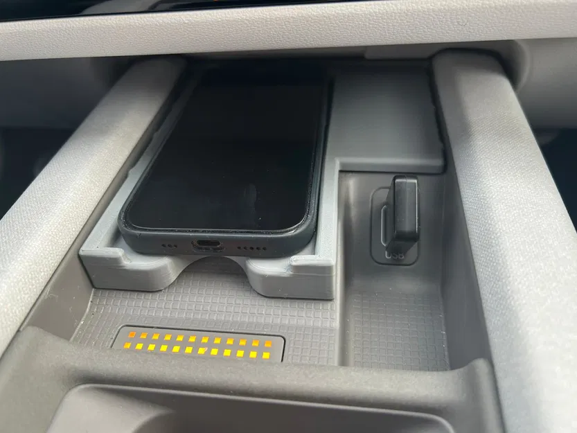 Giá Đỡ Sạc Không Dây Cho iPhone 16 Pro Trên Xe Hyundai Ioniq 6 - Image 2