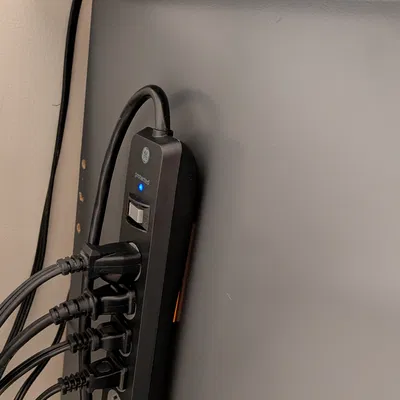 Đầu đinh gắn dây Command strip