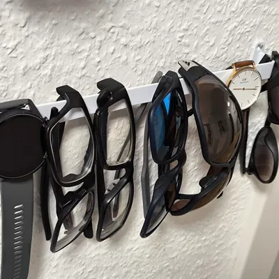 Giá Đựng Kính Và Đồng Hồ Đơn Giản