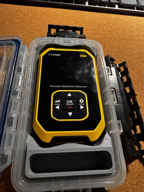 Khay Đựng Plano StowAway 3400 cho Máy dò Bức xạ Hạt nhân FNIRSI GC-01 + Tổ chức Cáp USB - Image 2