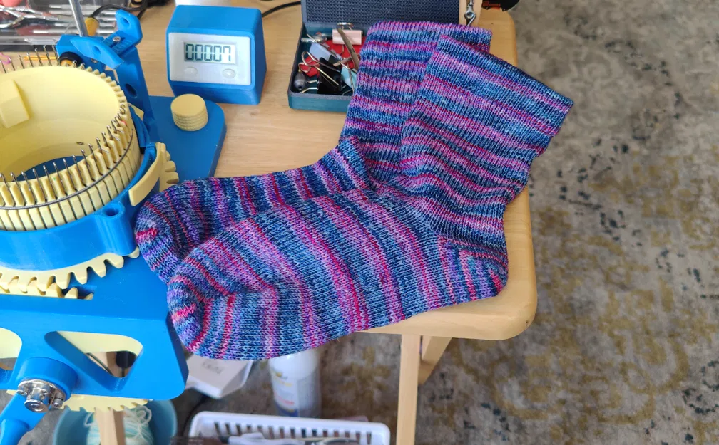 Máy đan tất tròn phiên bản 2.0 cho Mẹ và bạn! Có bàn lừa, kiểu Legare! - Image 11