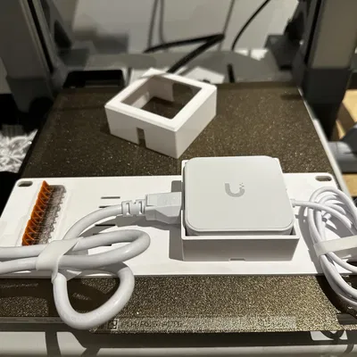 Giá đỡ nguồn UCG-Max gắn rack 10 inch