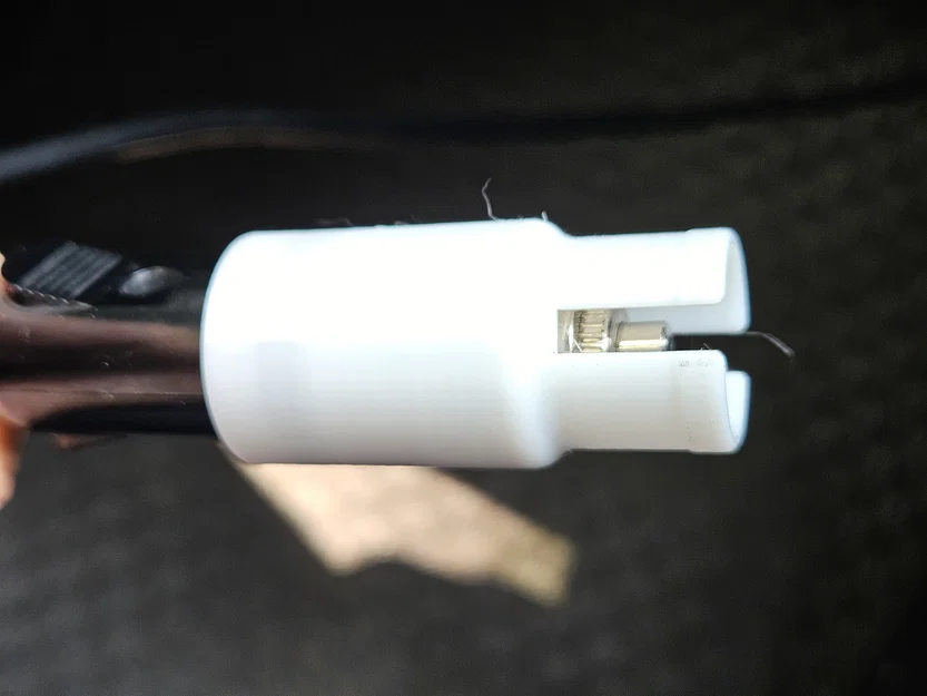 Vỏ bảo vệ và bộ chuyển đổi ổ cắm cho tẩu thuốc lá xe hơi - Image 1