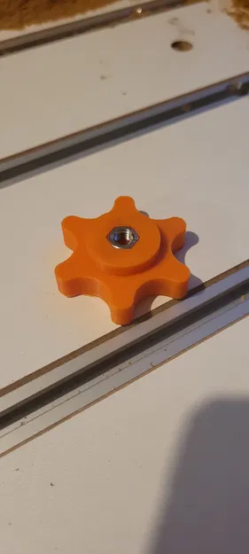 Núm vặn cho đai ốc M6 - Image 1