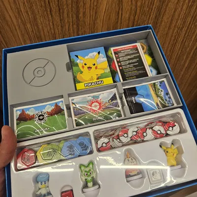 Hộp đựng Monopoly: Pokémon Edition (2024)