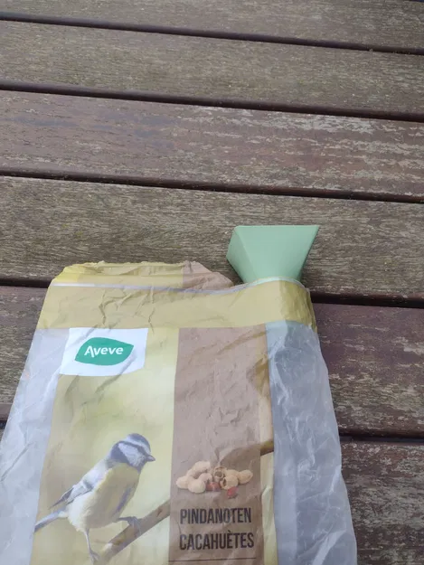 Phễu Lớn Đổ Hạt Đậu Khỉ Vào Túi - Image 4