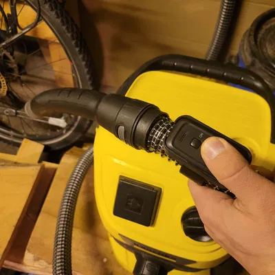 Giá đỡ Remote máy hút bụi (dưới 20€, có ổ cắm)