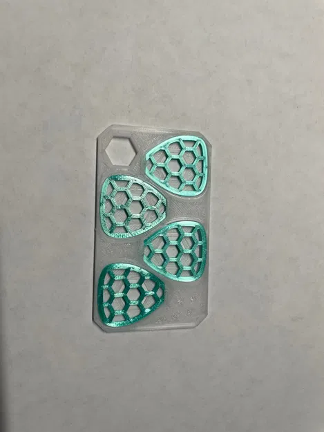 Chỗ Cất Tấm Gảy Guitar và Thẻ Tín Dụng - Image 1