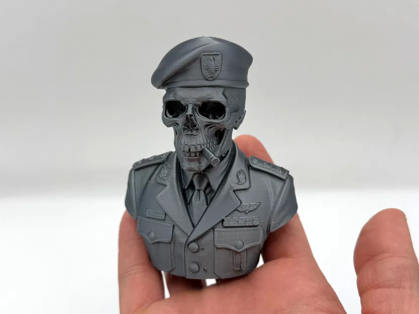 Tướng Skully – Tượng Bán Thân Chỉ Huy Bất Tử - Image 1