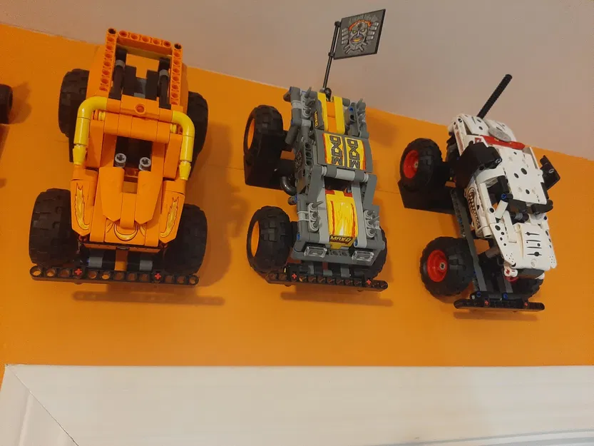 Giá Treo Xe Tải Quái Vật Lego - Image 1