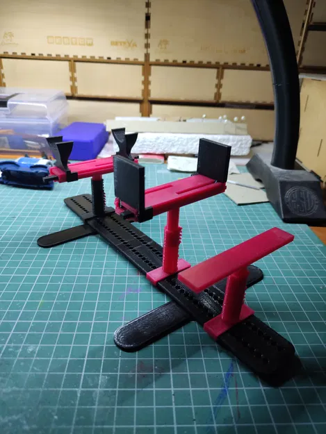 Chân đế giữ đồ cho người thợ làm mô hình - Image 1