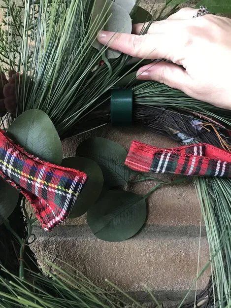 Móc Treo Vòng Hoa Đơn Giản - Image 1