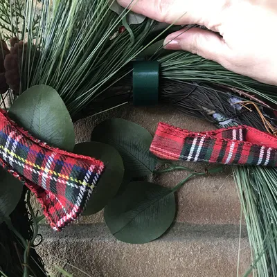 Móc Treo Vòng Hoa Đơn Giản