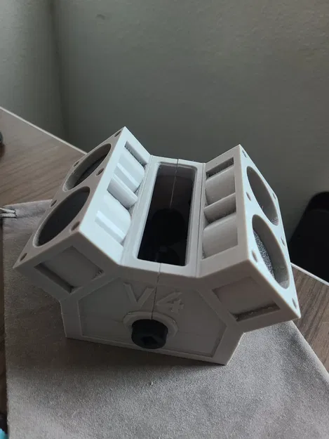 Động cơ V4 có lỗ nhìn xuyên - Image 1