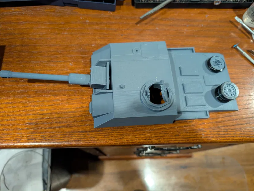 Mô hình StuG III Tỉ lệ 1/20 - Image 4