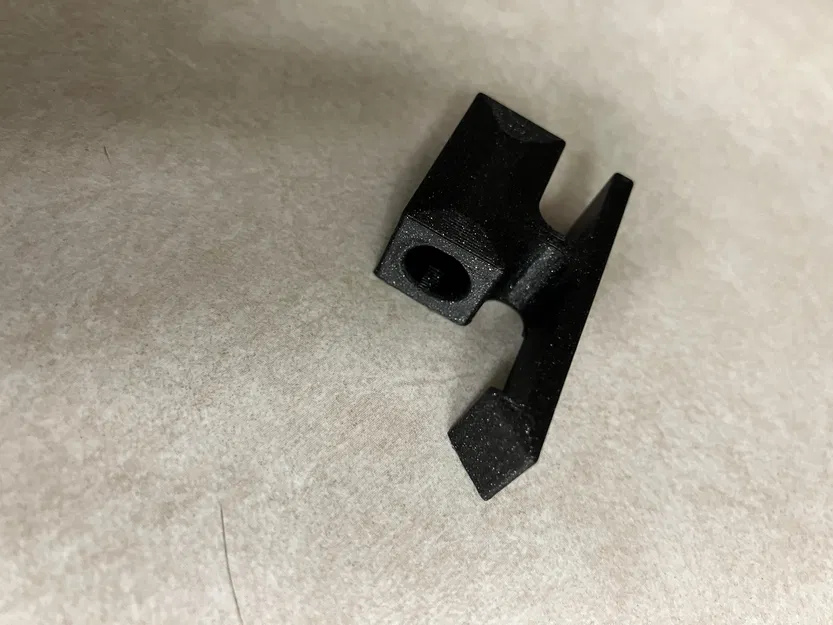 Kẹp Chốt Động Cơ Suzuki DT4 - Image 1