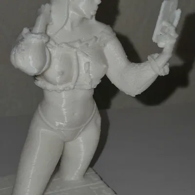 Cô Gái Sexy Cầm Điện Thoại